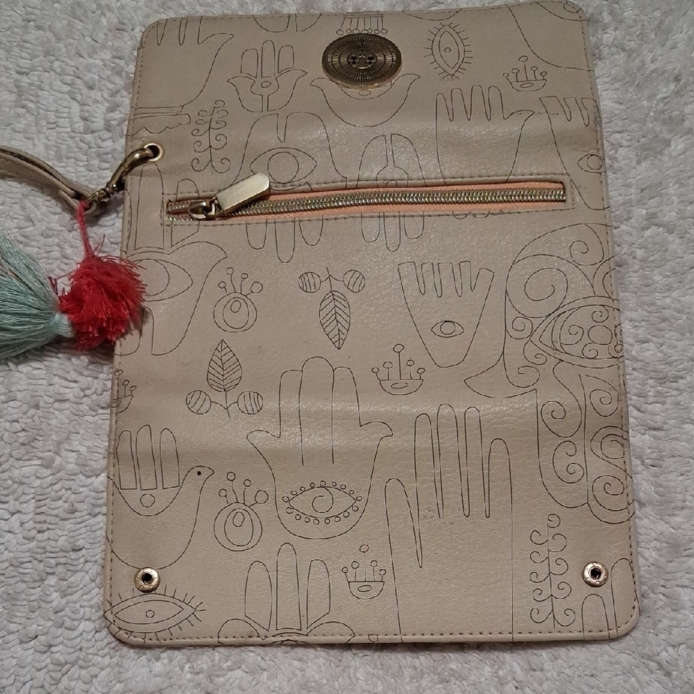 Chic Beige Clutch With Tassel — image 5 of 7